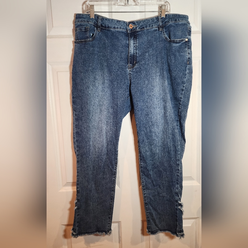 Charlie B Blue Frayed Hem Stretch Plus Jeans Size 18 (27in Inseam)